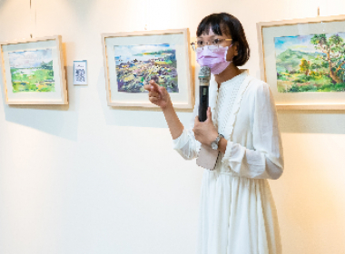 Painter Su Yiwen introduces her art works